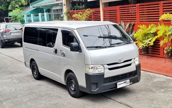 Selling White Toyota Hiace 2016 in Bacoor-8
