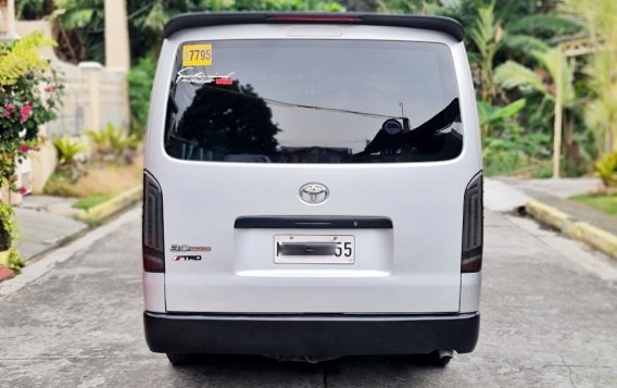 Selling White Toyota Hiace 2016 in Bacoor-1