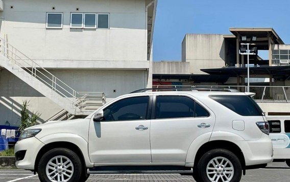 Sell White 2014 Toyota Fortuner in Makati-3