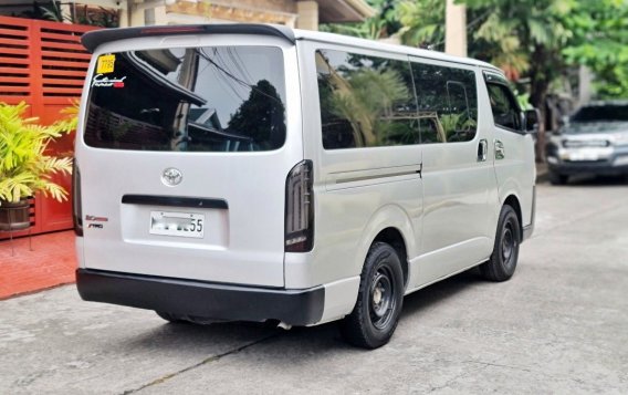 Selling White Toyota Hiace 2016 in Bacoor-5