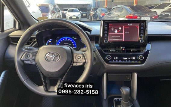 Selling White Toyota Corolla Cross 2022 in Mandaue-7