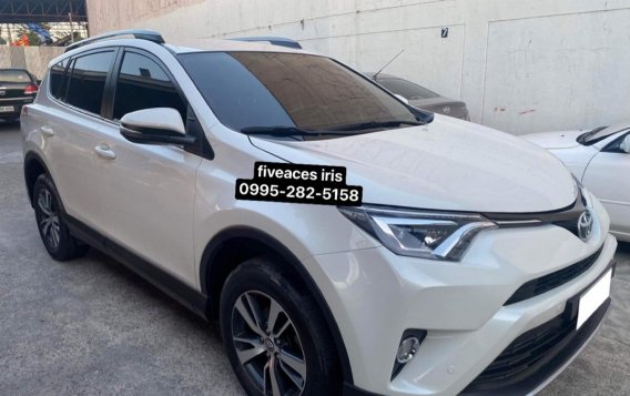 White Toyota Rav4 2018 for sale in Automatic