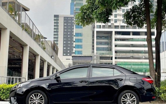 White Toyota Corolla altis 2015 for sale in Makati-8