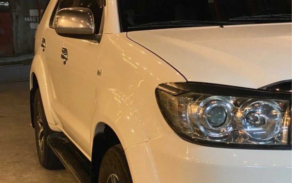 White Toyota Fortuner 2011 for sale in Caloocan-2