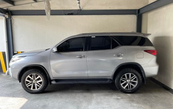 Selling Silver Toyota Fortuner 2017 in Quezon City-1