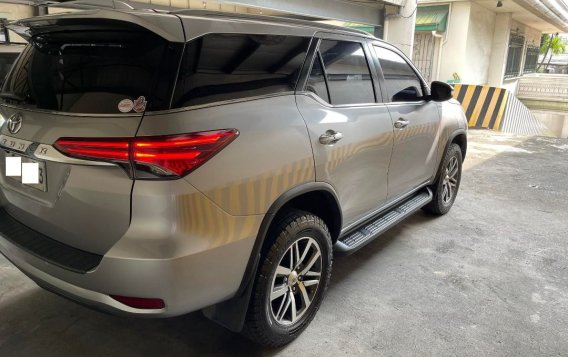 Selling Silver Toyota Fortuner 2017 in Quezon City-2