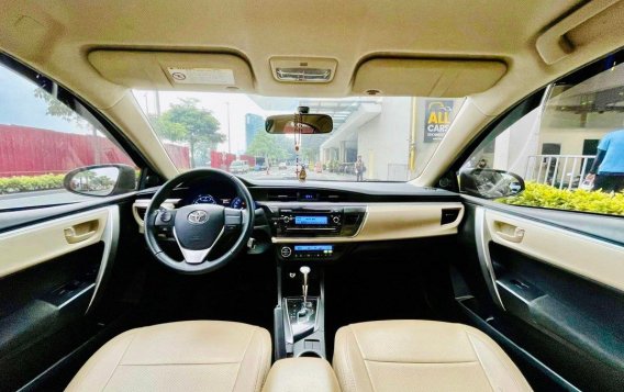 Sell White 2015 Toyota Corolla altis in Makati-4