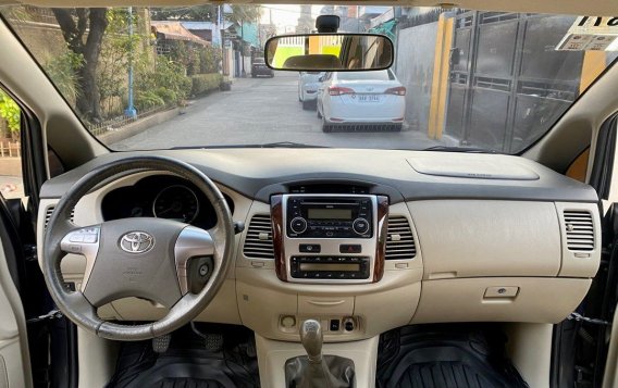 White Toyota Innova 2014 for sale in Manila-6