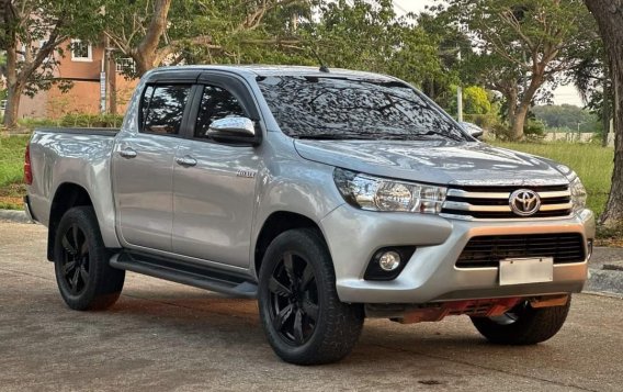 Silver Toyota Hilux 2018 for sale in Manila-2
