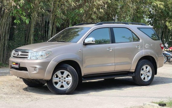 Selling White Toyota Fortuner 2012 in Manila-5