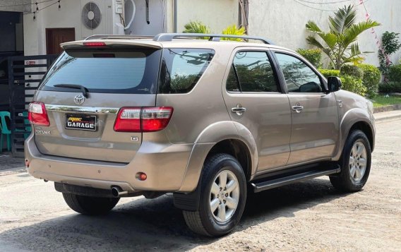 Selling White Toyota Fortuner 2012 in Manila-7