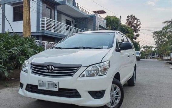 White Toyota Innova 2014 for sale in Manual