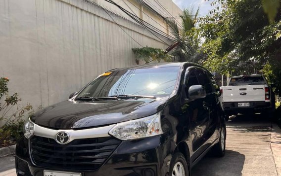 Selling White Toyota Avanza 2017 in Quezon City-4