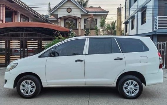 White Toyota Innova 2014 for sale in Manual-5