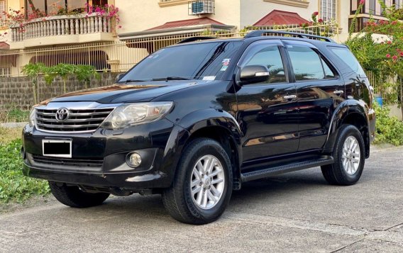 Sell White 2012 Toyota Fortuner in Las Piñas-1