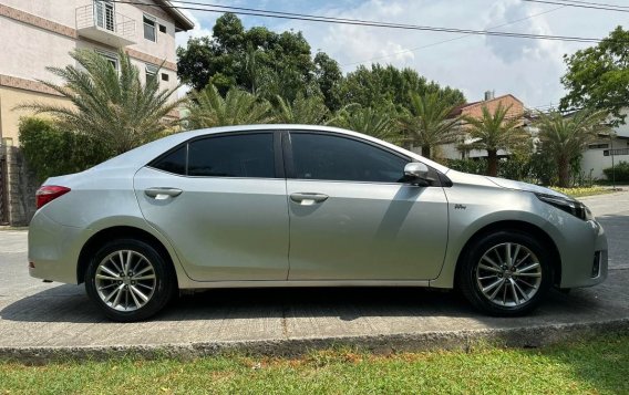 Sell White 2016 Toyota Corolla altis in Las Piñas-4