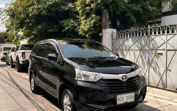 Selling White Toyota Avanza 2017 in Quezon City-1