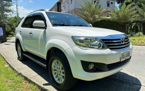Selling White Toyota Fortuner 2014 in Las Piñas-5
