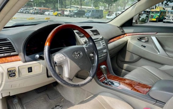 Selling White Toyota Camry 2011 in Makati-2