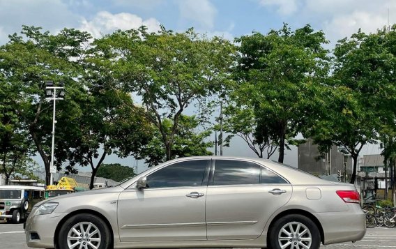 Selling White Toyota Camry 2011 in Makati-6