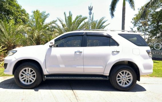 Selling White Toyota Fortuner 2014 in Las Piñas-2