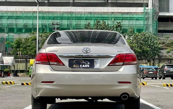 Selling White Toyota Camry 2011 in Makati-9