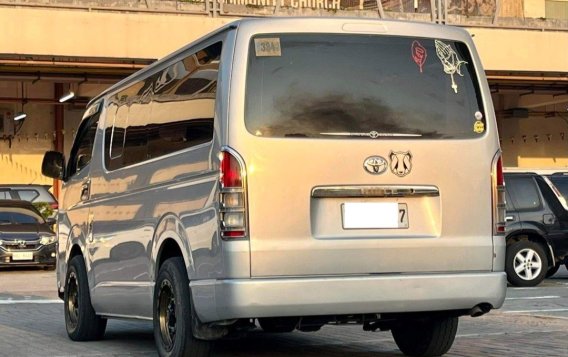 White Toyota Hiace 2017 for sale in Manual-4