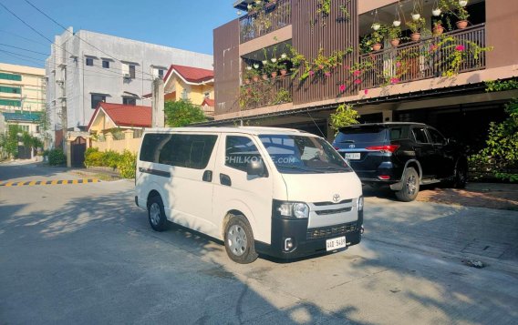 2017 Toyota Hiace  Commuter 3.0 M/T in Pasay, Metro Manila-18