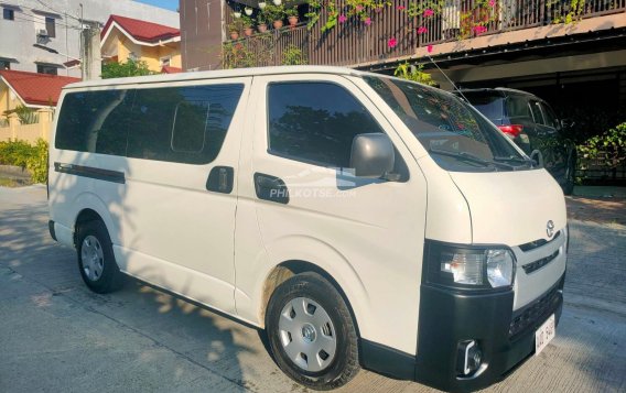 2017 Toyota Hiace  Commuter 3.0 M/T in Pasay, Metro Manila-5
