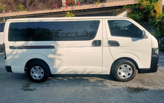 2017 Toyota Hiace  Commuter 3.0 M/T in Pasay, Metro Manila-2