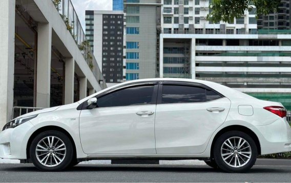 White Toyota Corolla altis 2016 for sale in Automatic-2