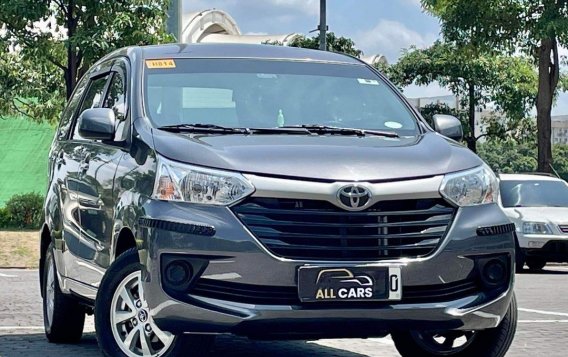 Selling White Toyota Avanza 2019 in Makati