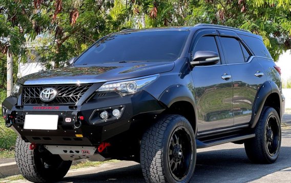White Toyota Fortuner 2017 for sale in Automatic-4