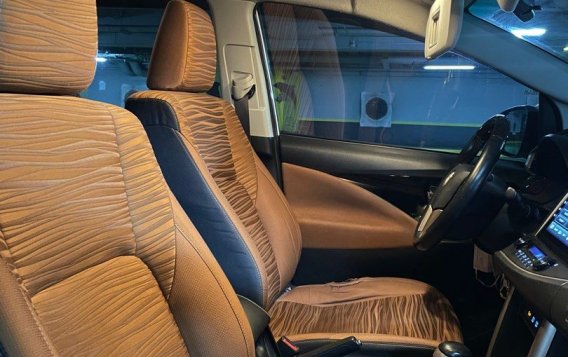 Selling White Toyota Innova 2017 in Manila-3
