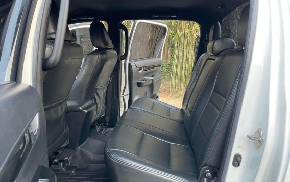 White Toyota Hilux 2019 for sale in Manila-2