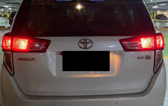 Selling White Toyota Innova 2017 in Manila-4