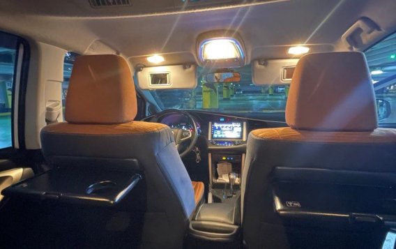 Selling White Toyota Innova 2017 in Manila-5