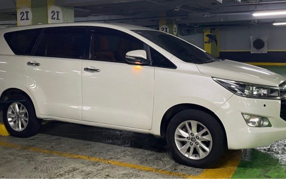 Selling White Toyota Innova 2017 in Manila-7
