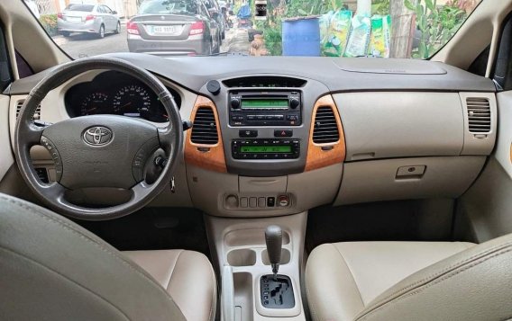 White Toyota Innova 2010 for sale in Automatic-8