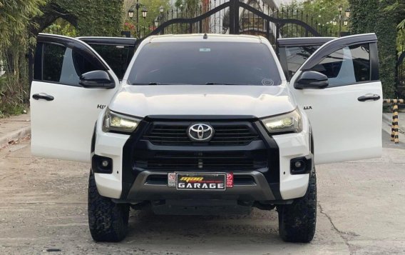 White Toyota Hilux 2019 for sale in Manila-6