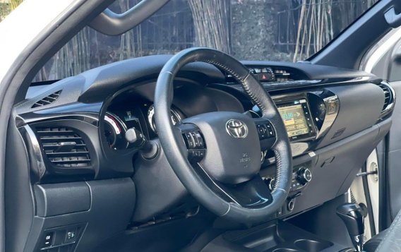 White Toyota Hilux 2019 for sale in Manila-8