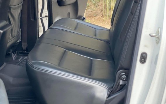 White Toyota Hilux 2019 for sale in Manila-9