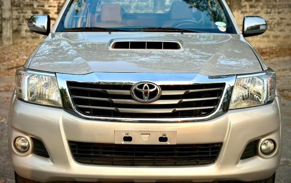 White Toyota Hilux 2013 for sale in Manila-1
