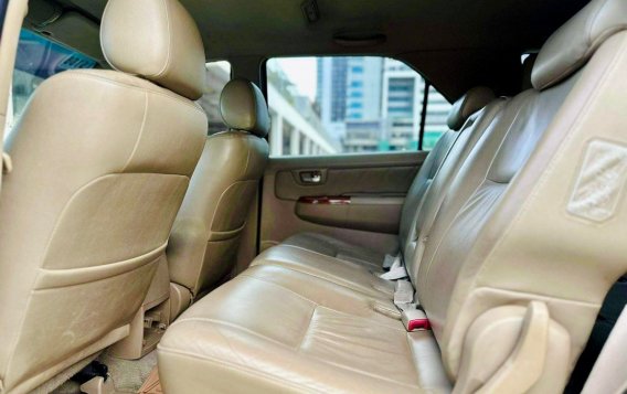 White Toyota Fortuner 2011 for sale in Makati-7