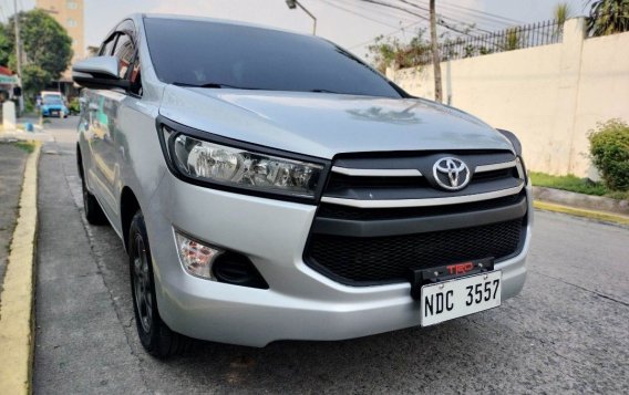 Selling White Toyota Innova 2016 in Quezon City-2