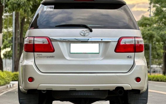 Selling White Toyota Fortuner 2011 in Makati-4