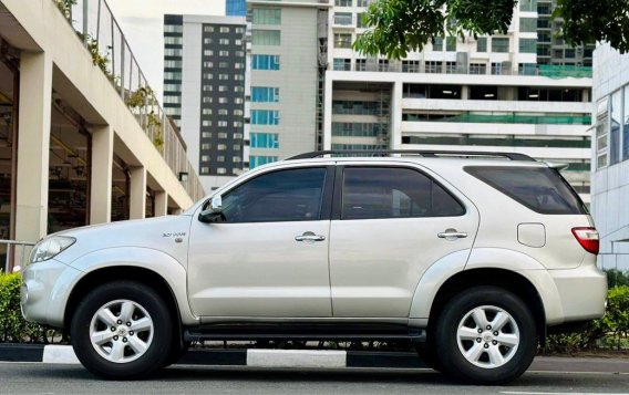 White Toyota Fortuner 2011 for sale in Makati-3
