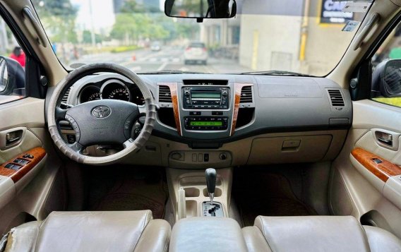 White Toyota Fortuner 2011 for sale in Makati-6