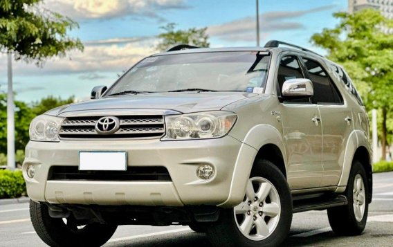 White Toyota Fortuner 2011 for sale in Makati-1