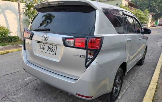 Selling White Toyota Innova 2016 in Quezon City-1